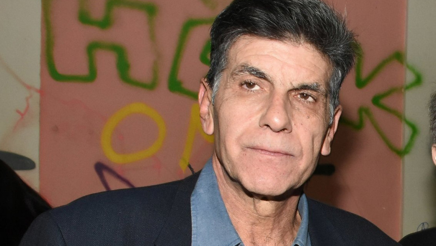 Ο Γιάννης Μπέζος «καρφώνει» το Καφέ της Χαράς