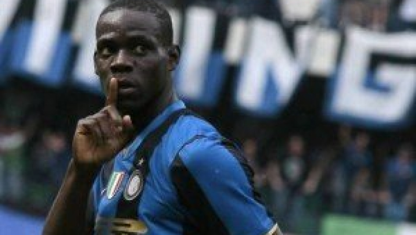 Τιφόζι της Ίντερ: «Κλωτσιές σε όποιον φέρει τον Μπαλοτέλι»