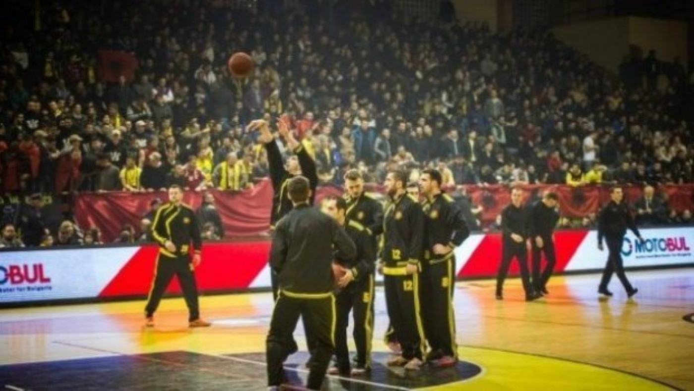 «Σκοτώστε τους Σέρβους» φώναζαν Αλβανοί οπαδοί! (video)