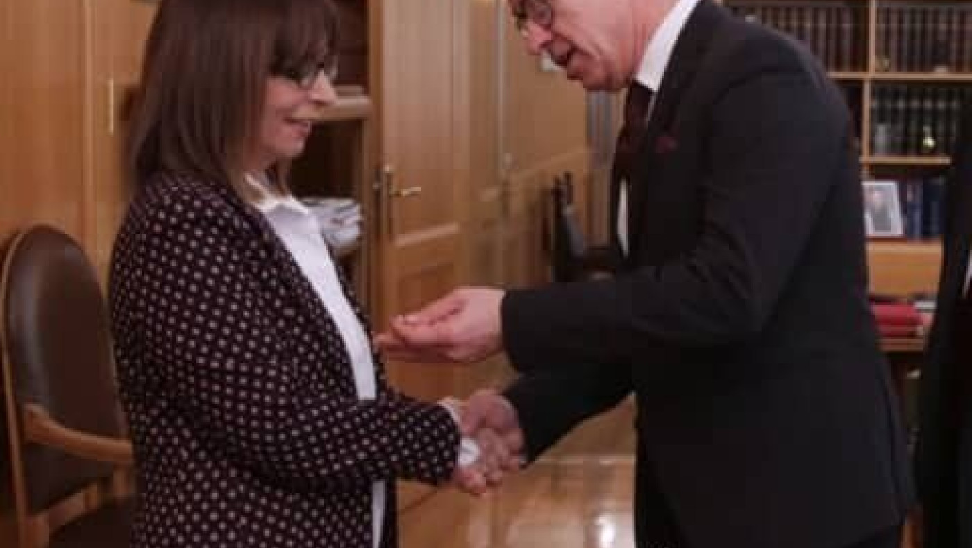 Το ασπρόμαυρο δώρο του Αβδελά στην Σακελλαροπούλου