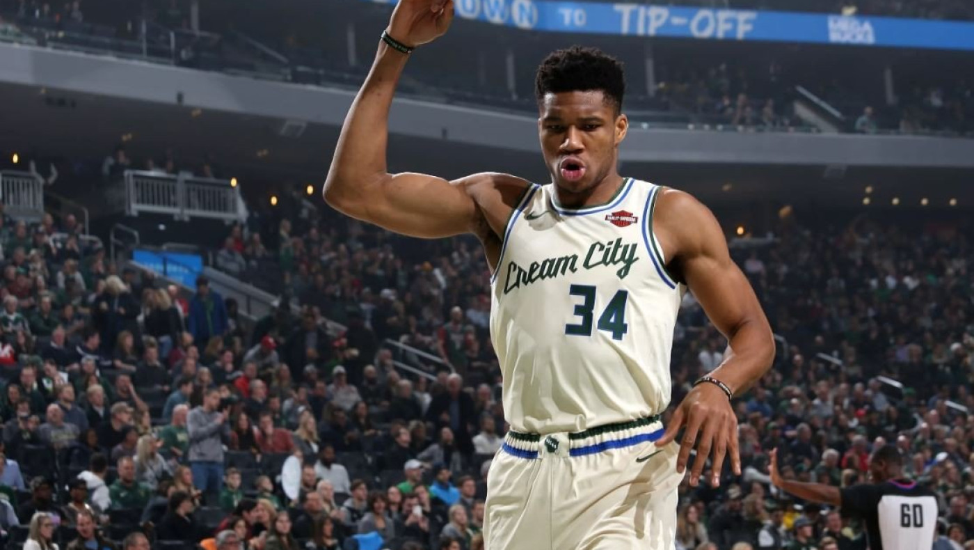 Στα αποδυτήρια της Παρί Σεν Ζερμέν ο Γιάννης Αντετοκούνμπο