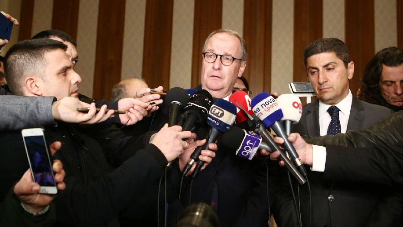 Χούμπελ: «Περισσότεροι ξένοι διαιτητές στα πλέι-οφ, νωρίτερα οι εκλογές»