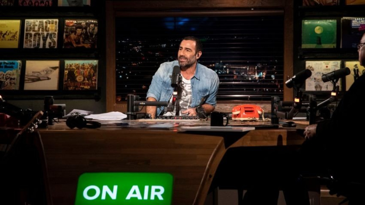 Καλεσμένοι στην ΕΡΤ οι «Ράδιο Αρβύλα»: Προγαμιαίο… συμβόλαιο;