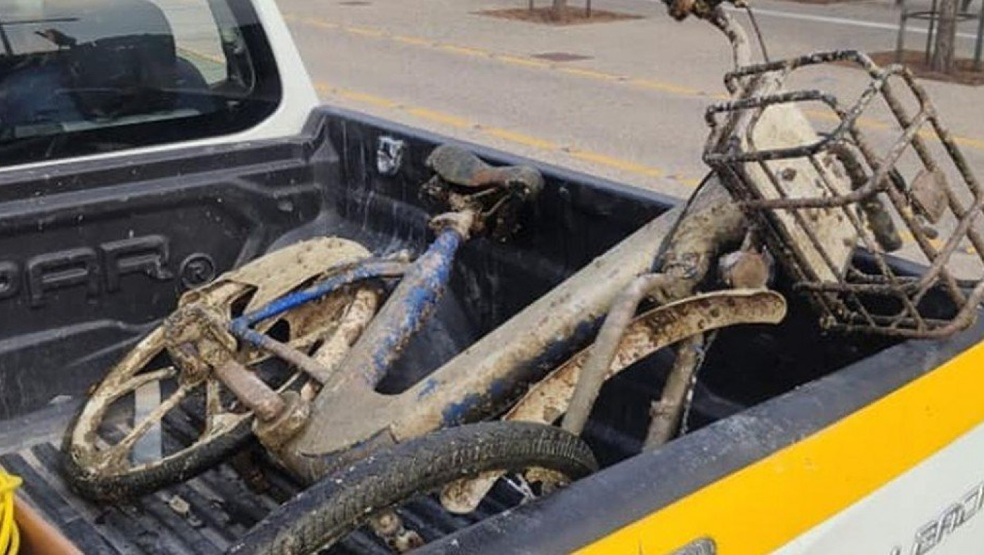 Ντροπή! Πατίνια, καρότσια, ποδήλατα στον πάτο του Θερμαϊκού