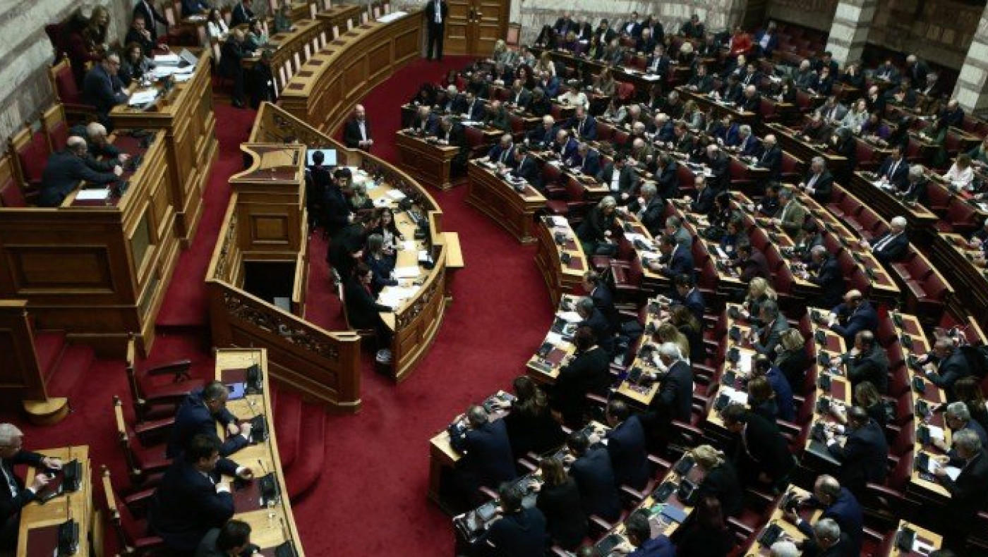 Πέρασε με 163 «ναι» και 121 «όχι» ο νέος εκλογικός νόμος