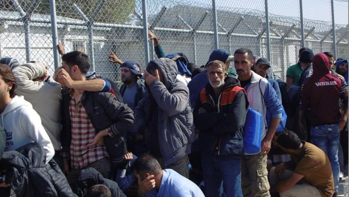 Μετανάστρια στην Μόρια πήγε να αρπάξει το όπλο αστυνομικού