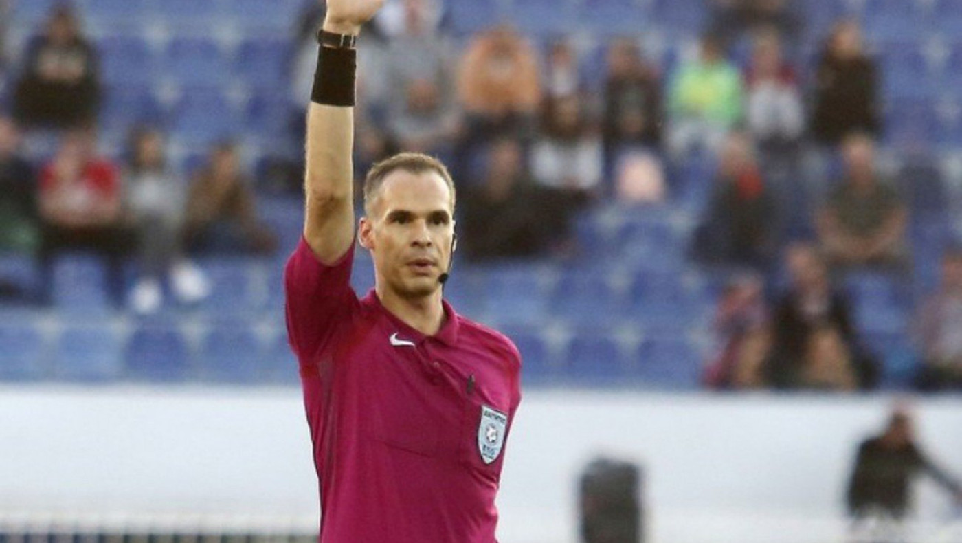 Σφυρίζει το Ζυρίχη - Βασιλεία ο Τζήλος