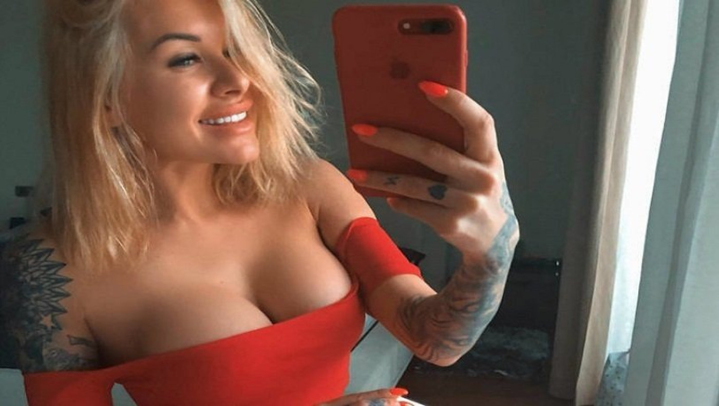 Μέγιστη γκάφα από τη σέξι γυναίκα Ουκρανού ποδοσφαιριστή