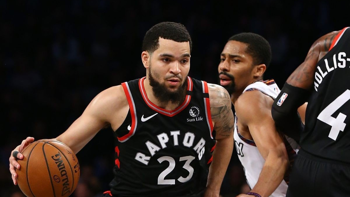 Ασταμάτητητοι Ράπτορς, Μπακς, συντριβή των Κλίπερς