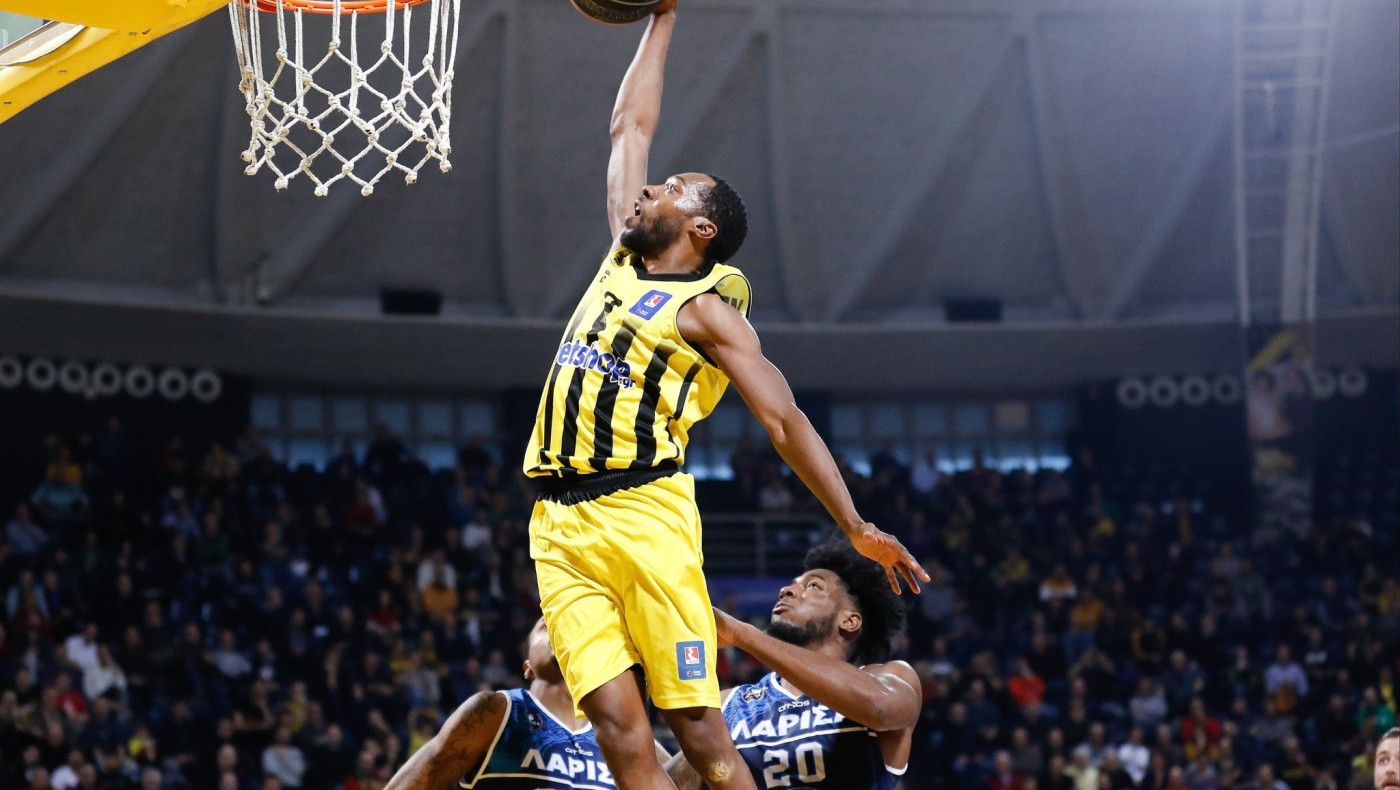 Επιστρέφει στον Αρη και απολογείται ο Μπράουν