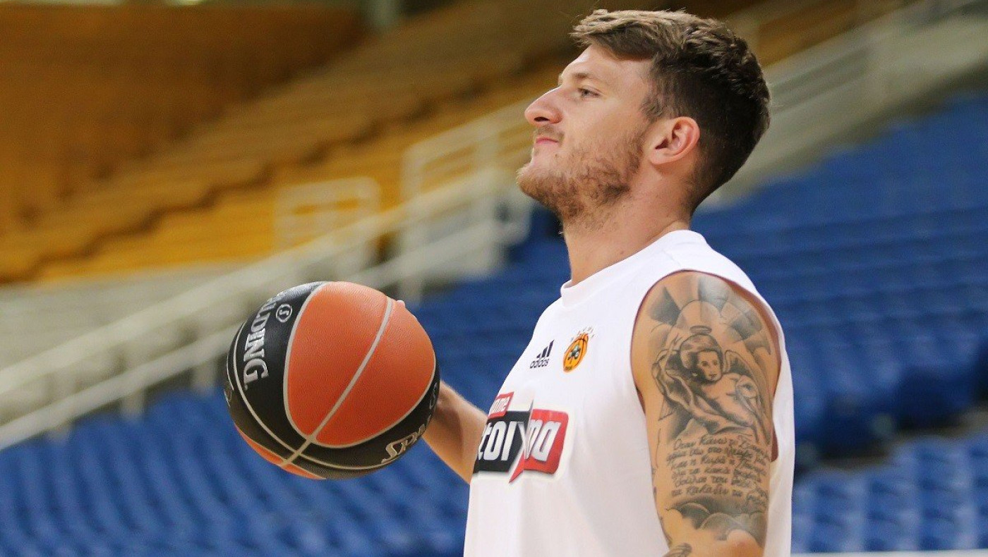 H νέα σύντροφος του Νώντα Παπαντωνίου