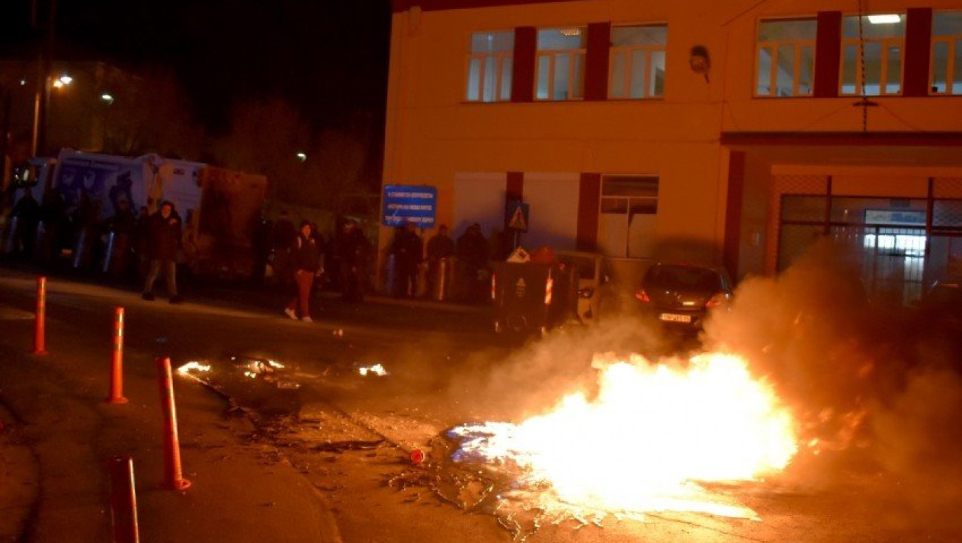 Λέσβος: Άνδρας πυροβολεί στον αέρα έξω από στρατόπεδο