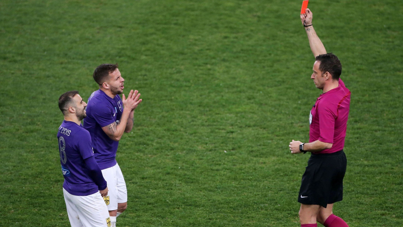 «Ένας ασπρομάλλης έπιασε τον βοηθό από τα γεννητικά όργανα»