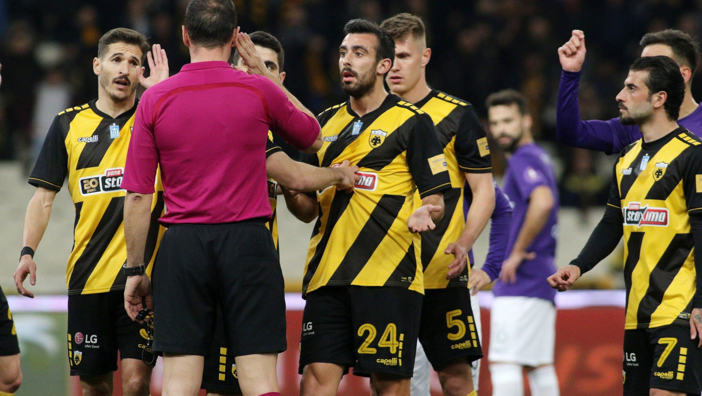 Κι όμως, «φωνάζουν» στην ΑΕΚ για τη διαιτησία