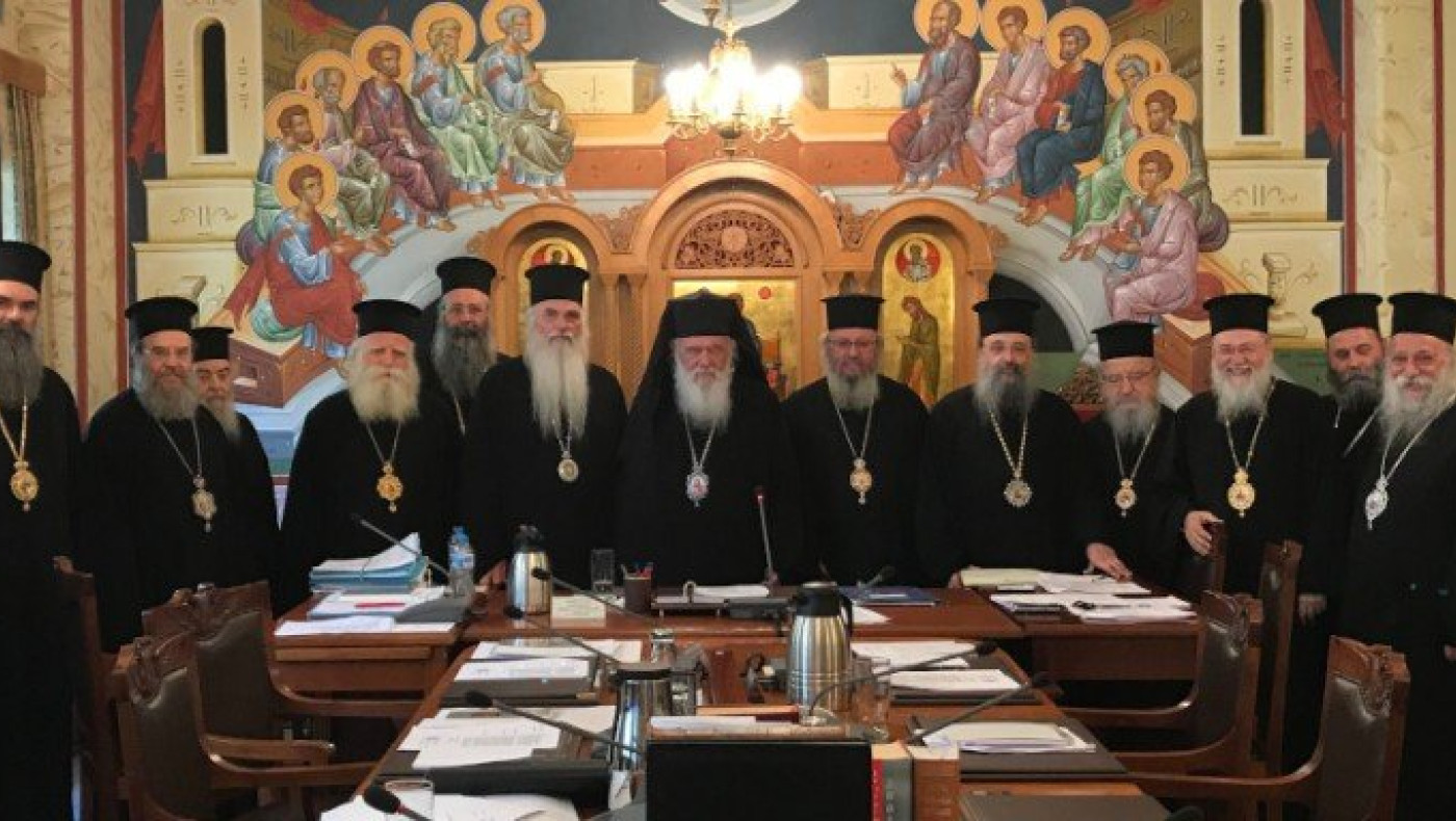 Ιερά Σύνοδος: «Ο κορωνοϊός δε μεταδίδεται με τη Θεία Κοινωνία»