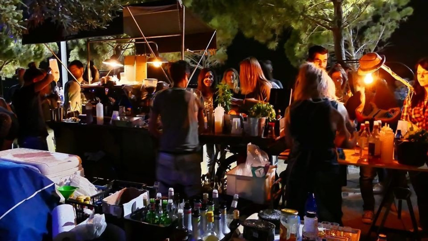 Η απάντηση του υπαίθριου μπαρ στη Νέα Παραλία Θεσσαλονίκης