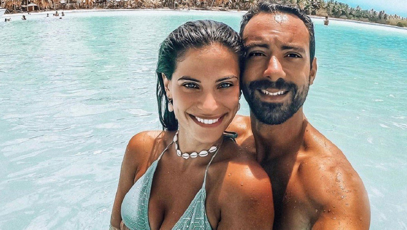 Χριστίνα Μπόμπα – Σάκης Τανιμανίδης: Διασκέδασαν στη Χαλκιδική στον Κωνσταντίνο Αργυρό