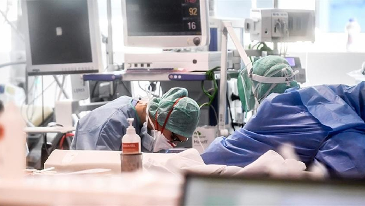 Αυξάνονται τα κρούσματα στην Ελλάδα: 71 νέα και 17 νεκροί