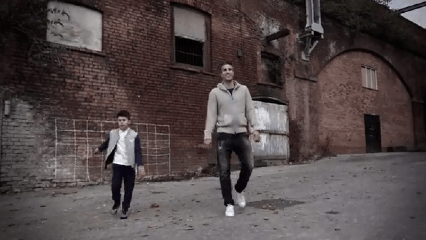 Φαν Πέρσι: Το μήλο κάτω απ’ τη μηλιά! (videos)