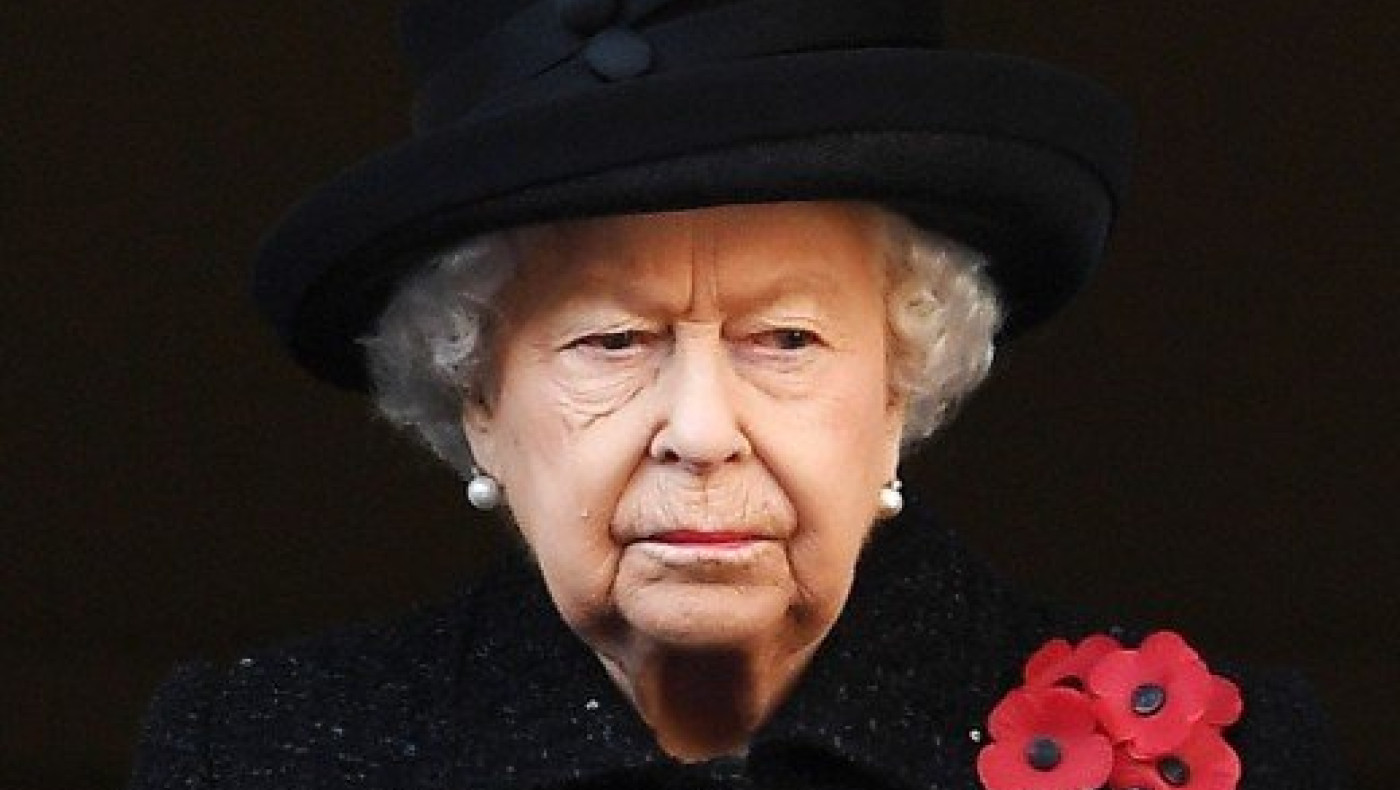 Θετικός στον κορωνοϊό προσωπικός βοηθός της Βασίλισσας Ελισάβετ