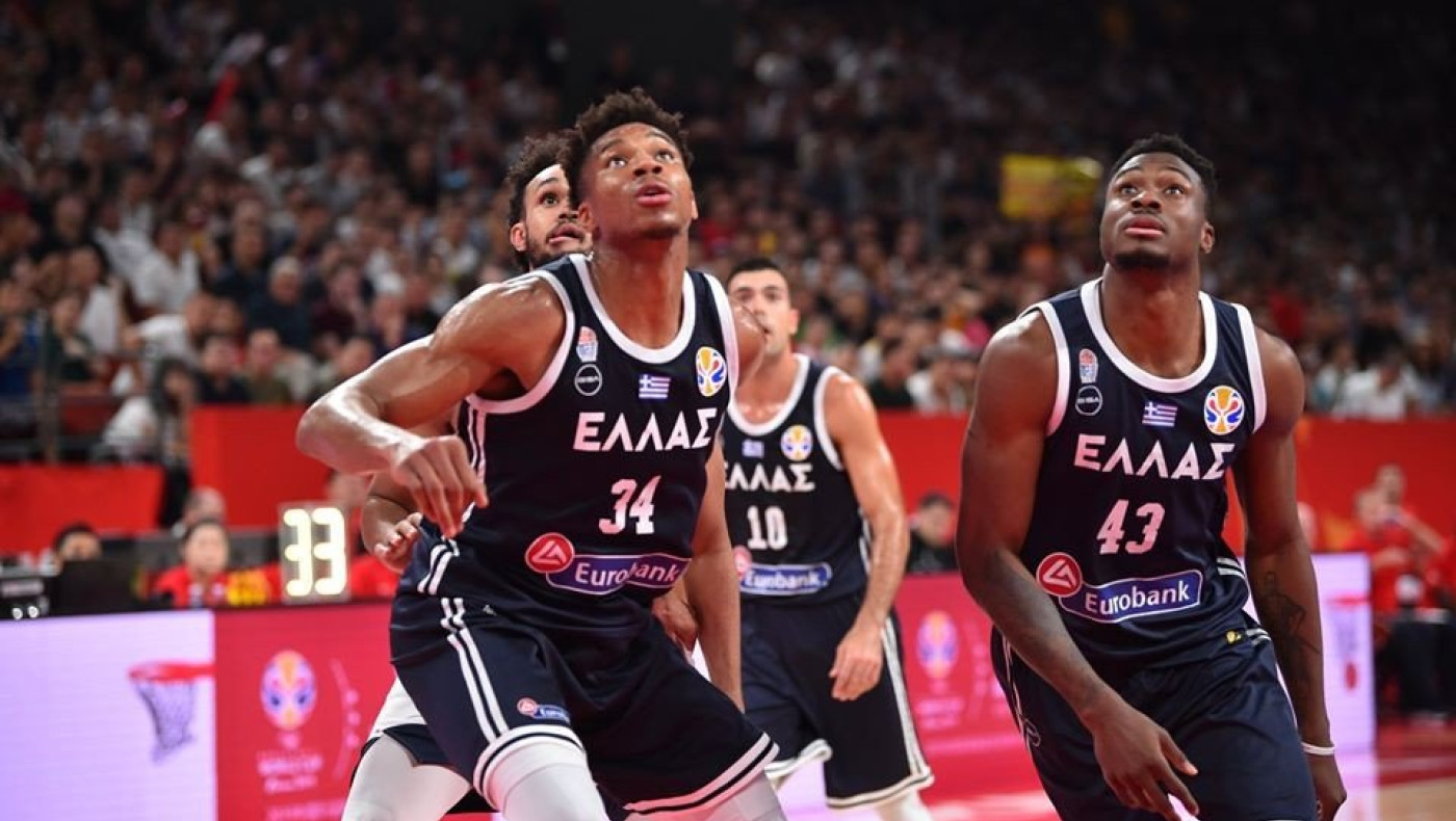 Αντετοκούνμπο: «Χρόνια Πολλά Έλληνες, θα έρθουν πιο φωτεινές μέρες»