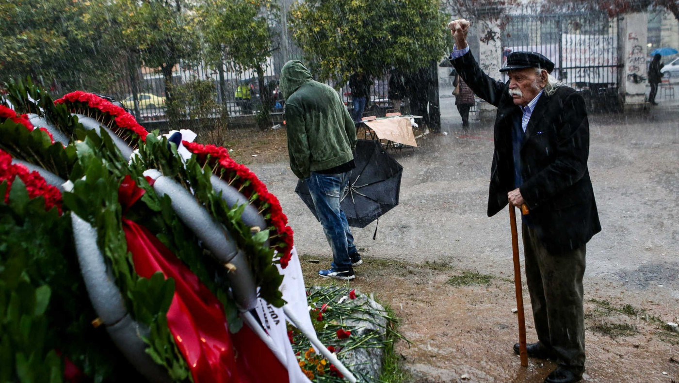 Ο πολιτικός κόσμος της χώρας αποχαιρετά τον Μανώλη Γλέζο