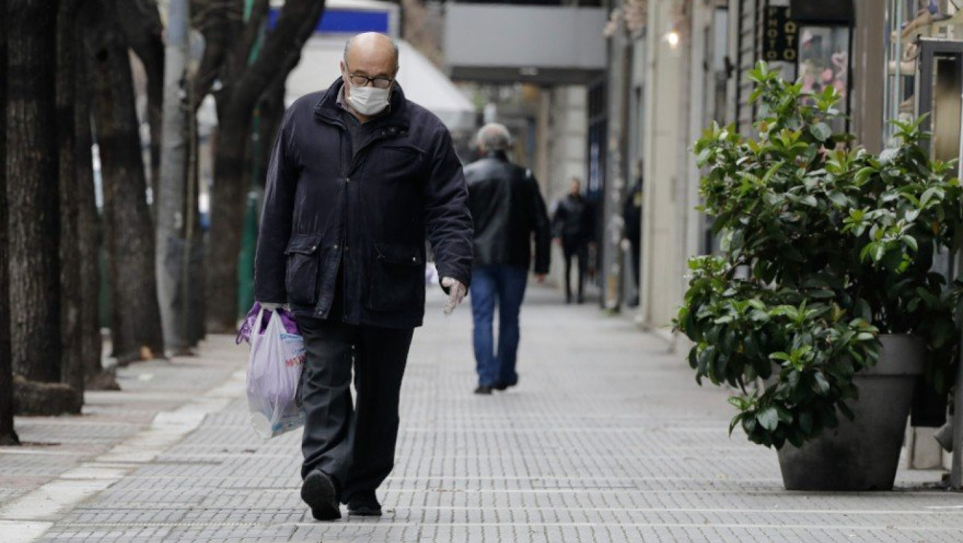 Κορωνοϊός: Τελικά, χρειάζεται να φοράμε μάσκα ή όχι;
