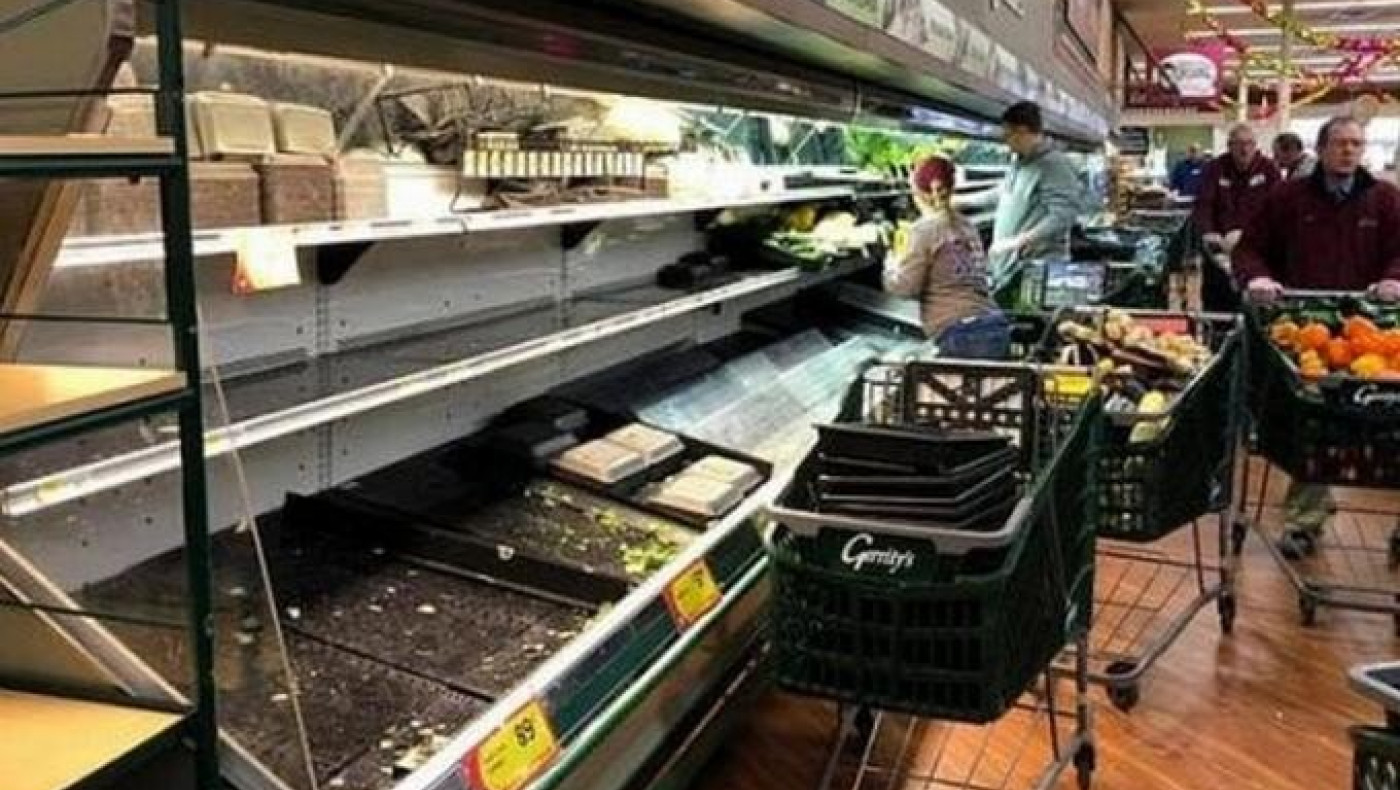 Σούπερ μάρκετ πέταξε τρόφιμα αξίας 35.000 ευρώ επειδή γυναίκα έβηχε για πλάκα!