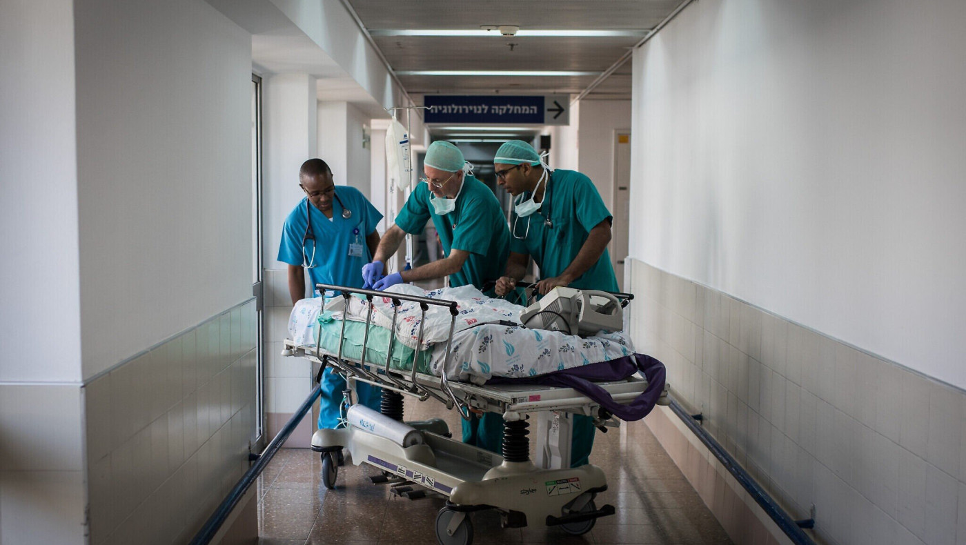 Στολές νοσοκόμων δώρισε κατάστημα ειδών φετίχ στη Βρετανία