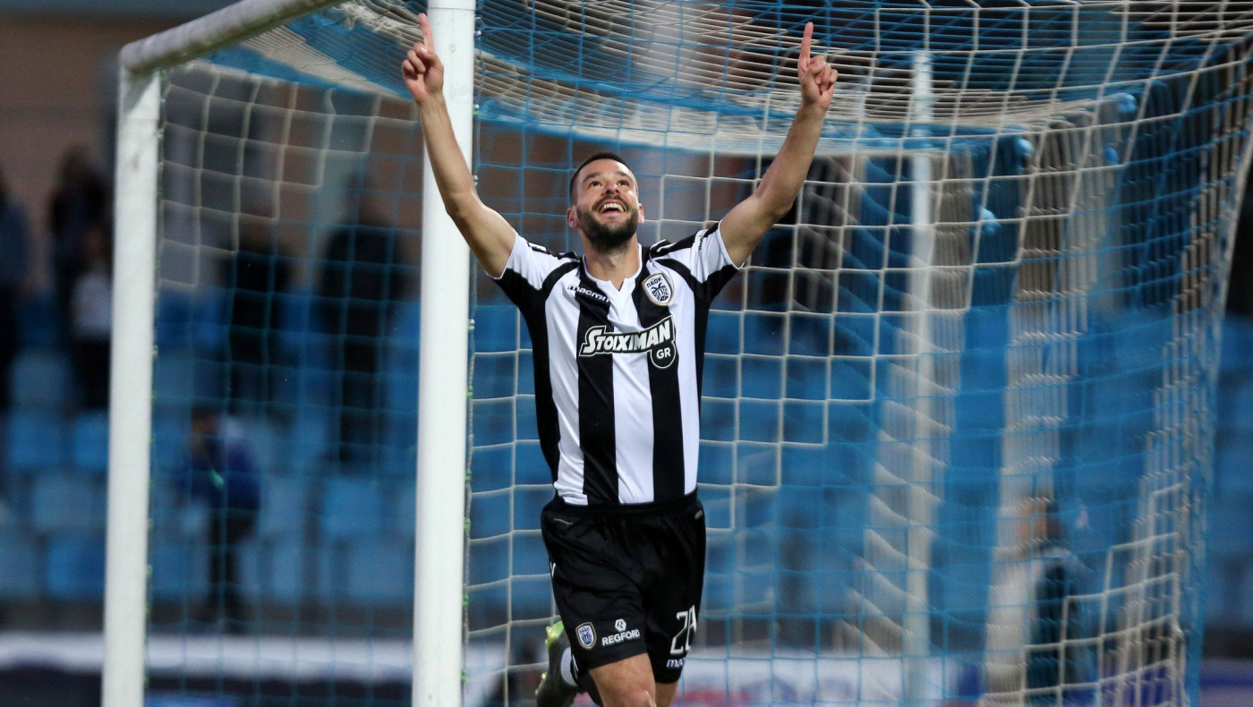 Ο Σάκχοφ μένει σπίτι και φτιάχνει πίτσα