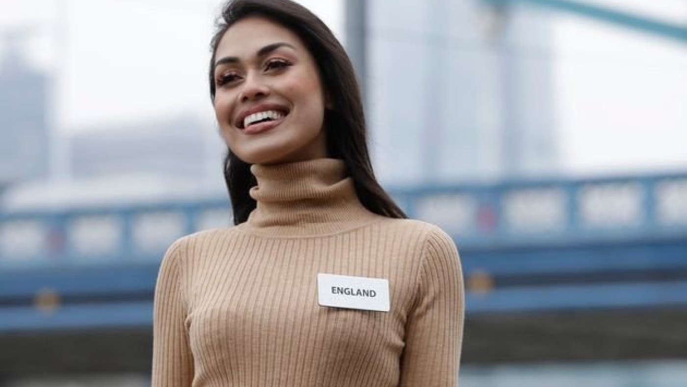 Η Μις Αγγλία επιστρέφει ως γιατρός για να βοηθήσει με τον κορωνοϊό