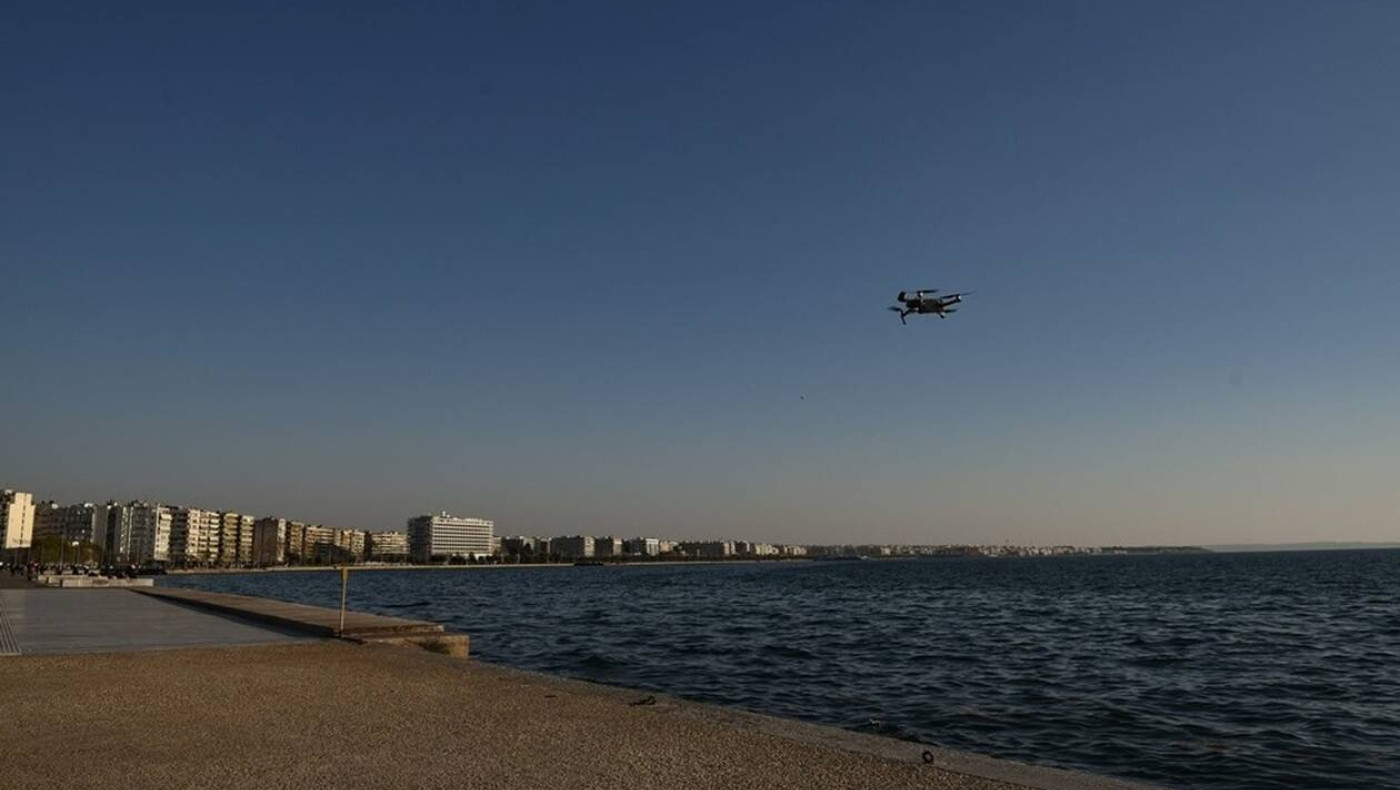 Τοποθετούνται ταΐστρες για τα αδέσποτα στη Νέα Παραλία Θεσσαλονίκης