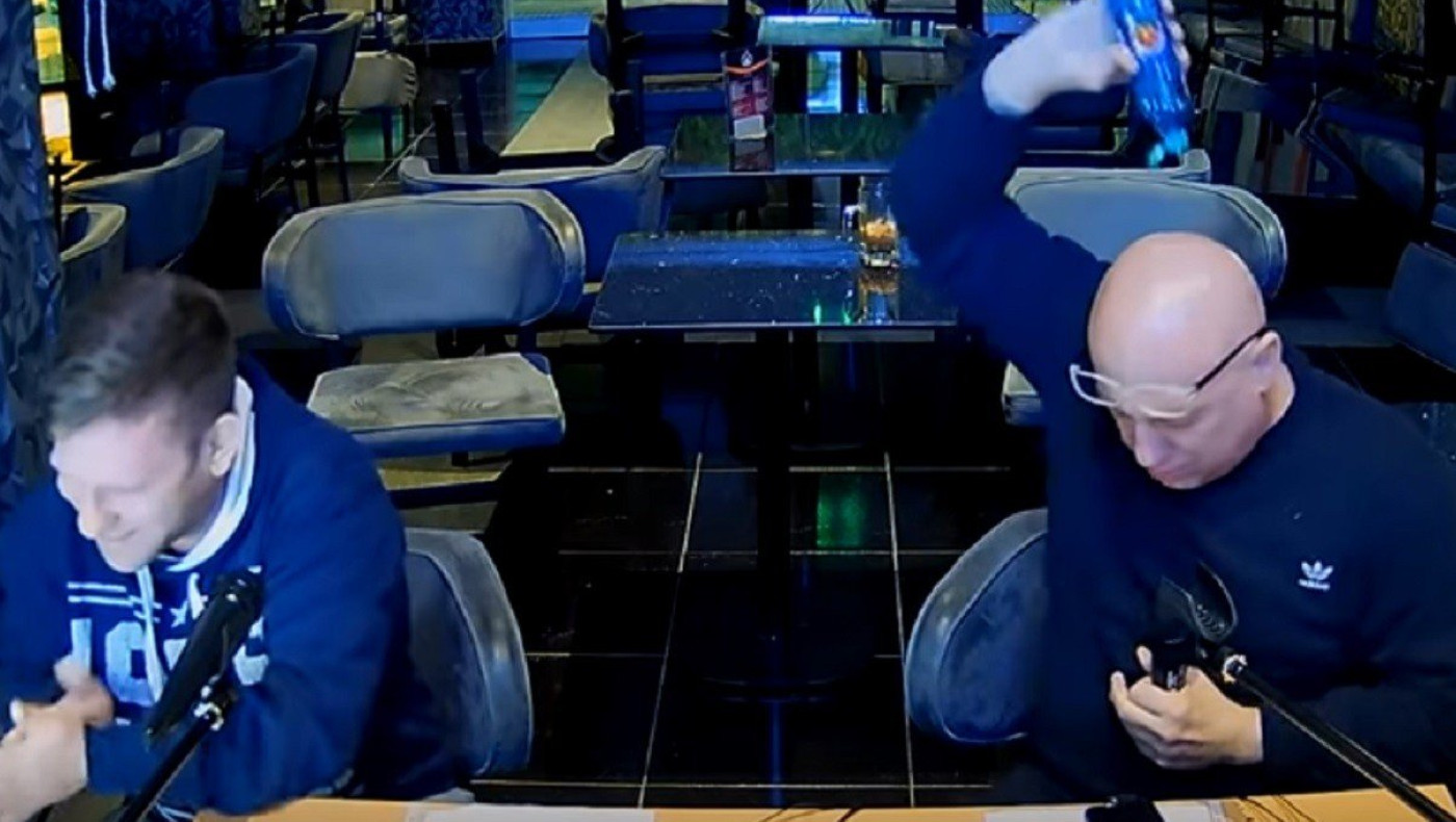 VIDEO: Η αστυνομία σταμάτησε την εκπομπή του Ραπτόπουλου