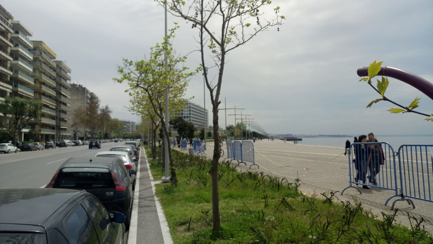 Επικό μήνυμα αγάπης στη Νέα Παραλία Θεσσαλονίκης!