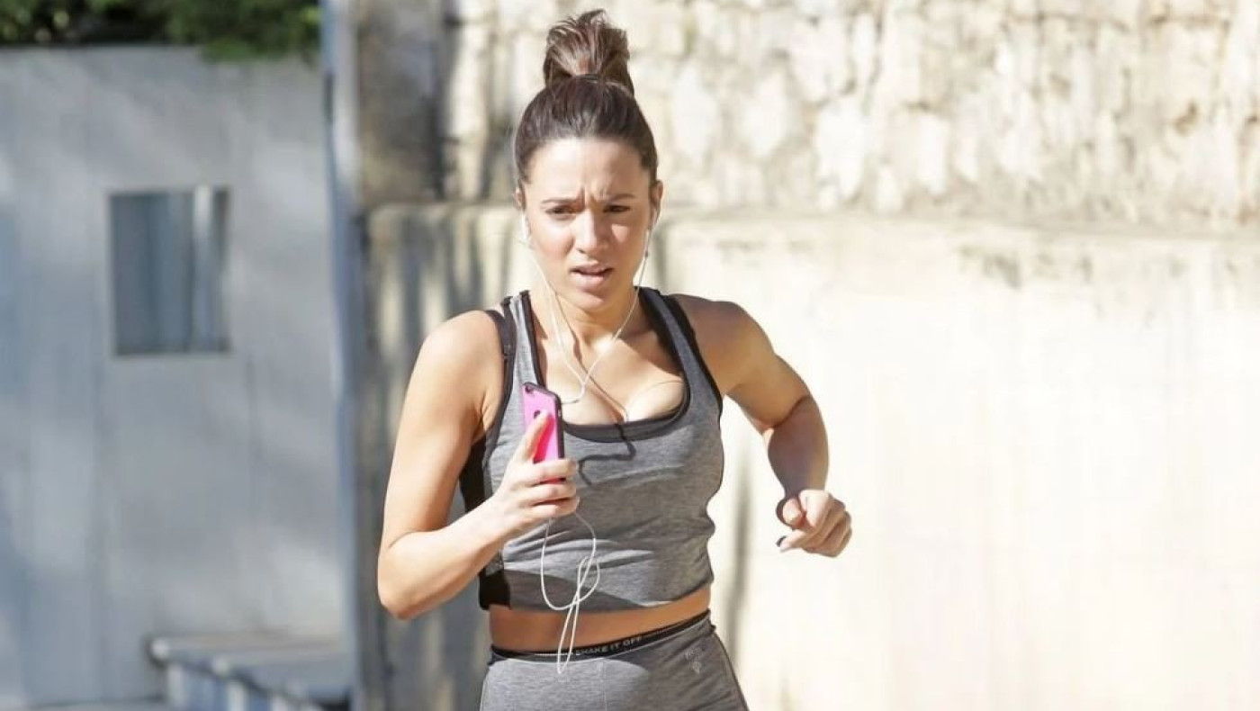 Καλομοίρα: Η σέξι εμφάνιση με κόκκινο μαγιό που τρέλανε τους fans της