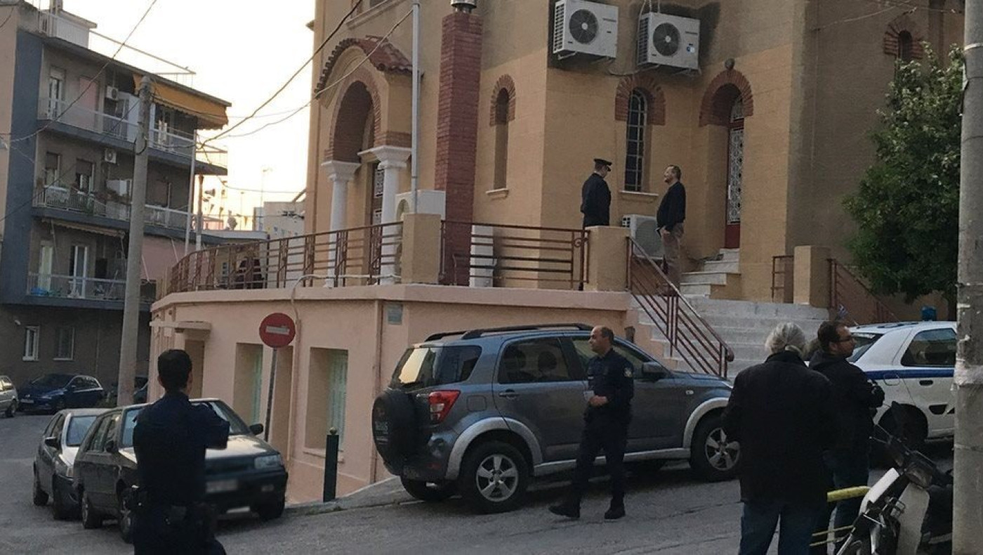 ﻿Κορωνοϊός - Κουκάκι: Έψαχναν τον ιερέα μέσα στον ναό!