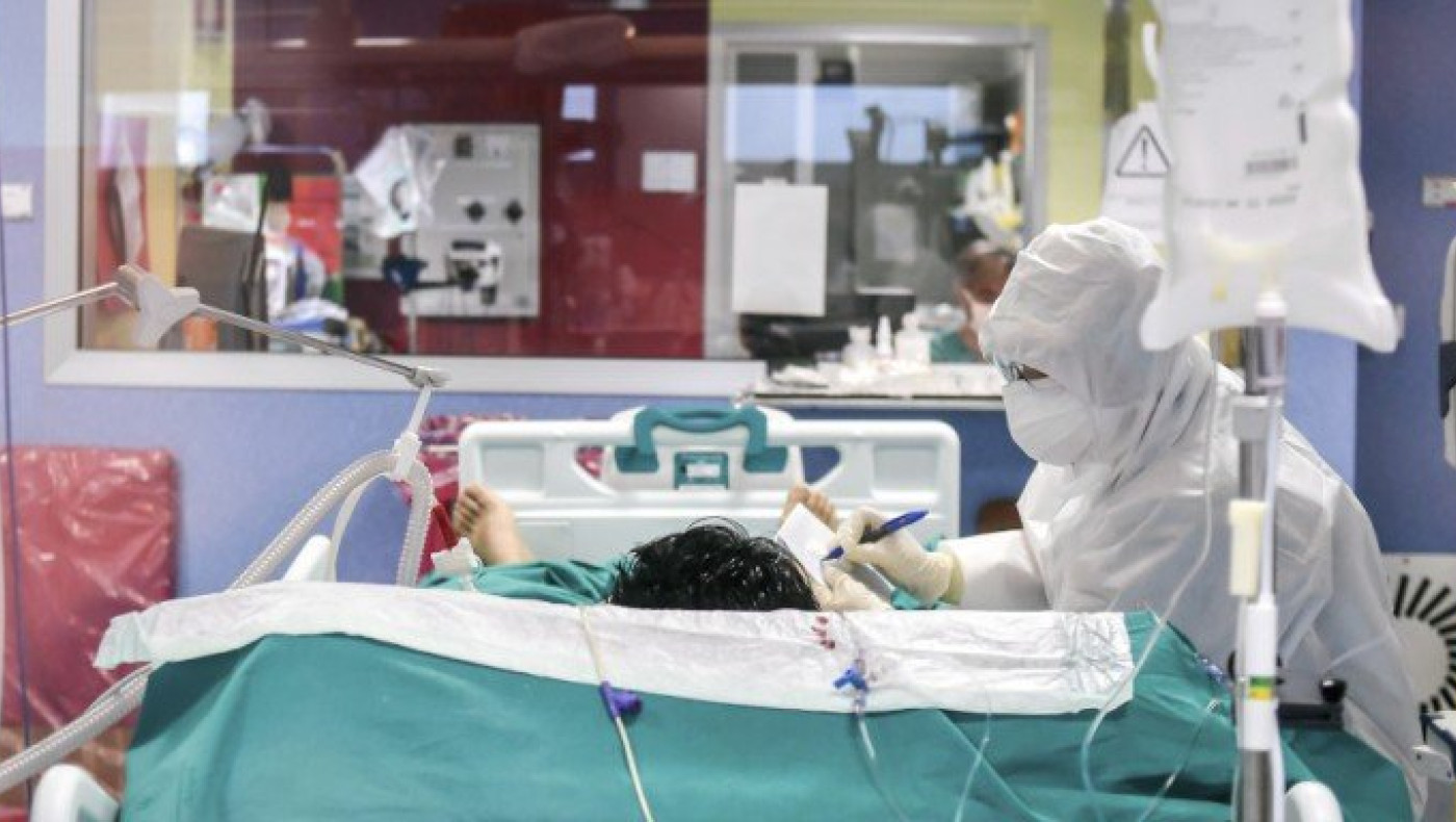 Γιατί βάζουν τους ασθενείς με κορωνοϊό μπρούμυτα στα κρεβάτια