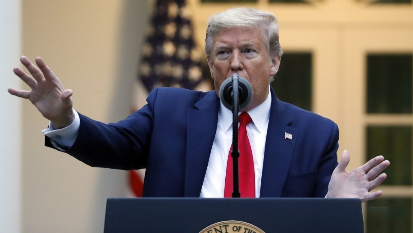 Απίστευτο! Ο Τραμπ έβαλε το όνομά του στις επιταγές οικονομικής ενίσχυσης!