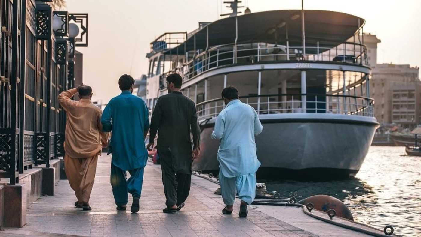 125 ευρώ πρόστιμο για βήχα σε δημόσιο χώρο στο Ντουμπάι