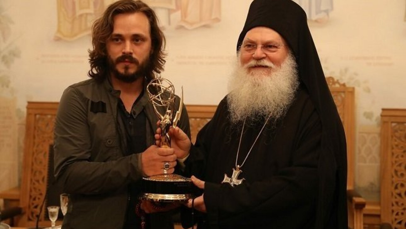 Ηθοποιός του Χόλιγουντ με ράσα στο Άγιο Όρος