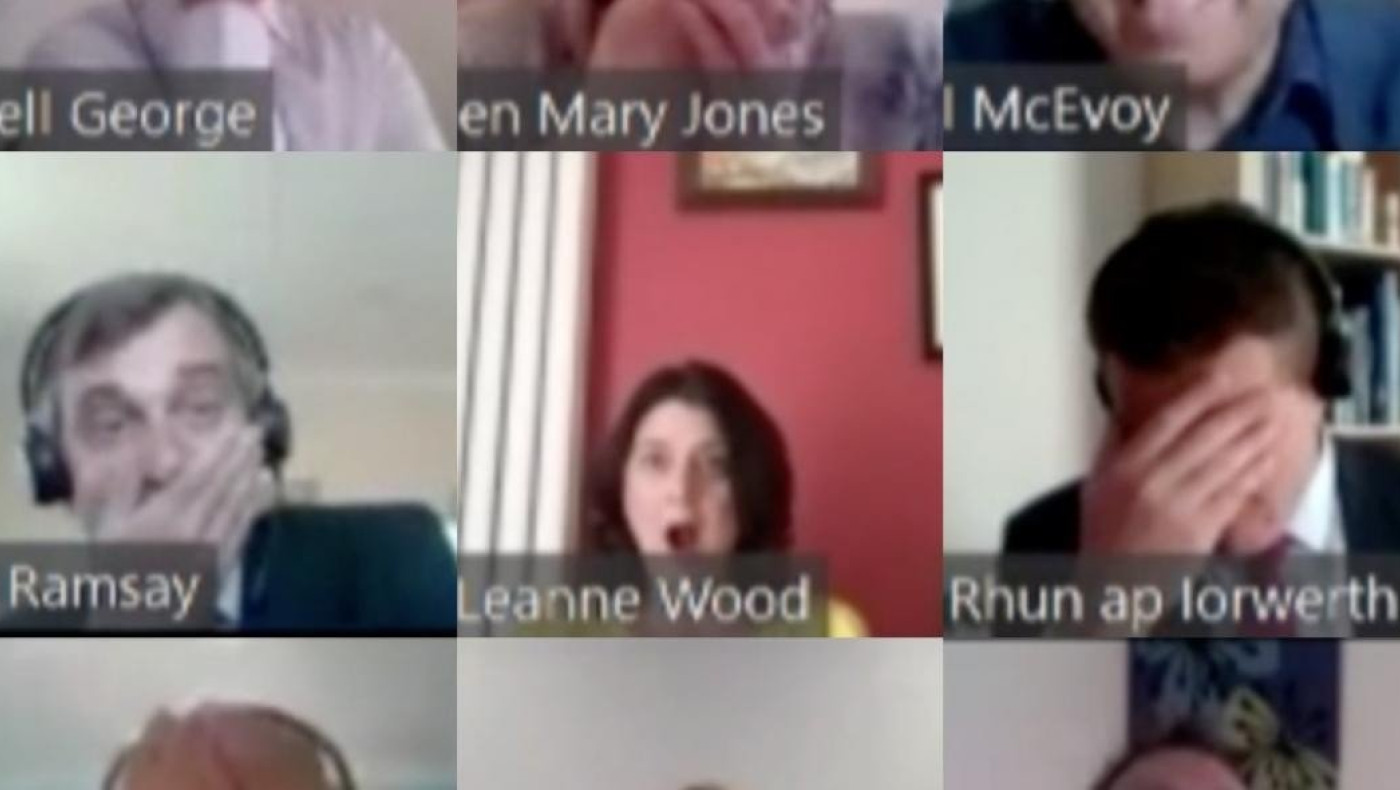 Υπουργός Υγείας  έβρισε πολιτικό του ίδιου κόμματος ξεχνώντας... ανοιχτό μικρόφωνο