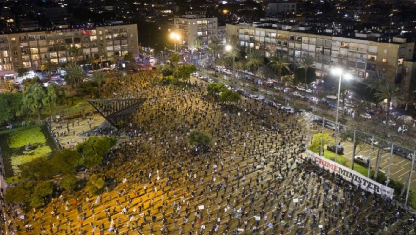 Διαδήλωσαν με... αποστάσεις στο Ισραήλ κατά της κυβέρνησης