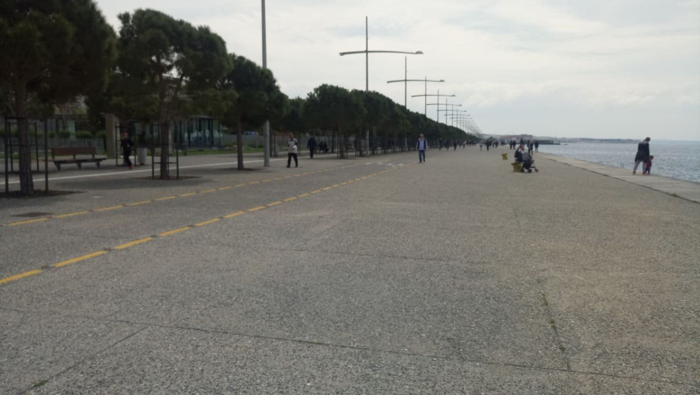 Κορωνοϊός: Πρωινή άθληση στην παραλία, χαλαρό το κέντρο