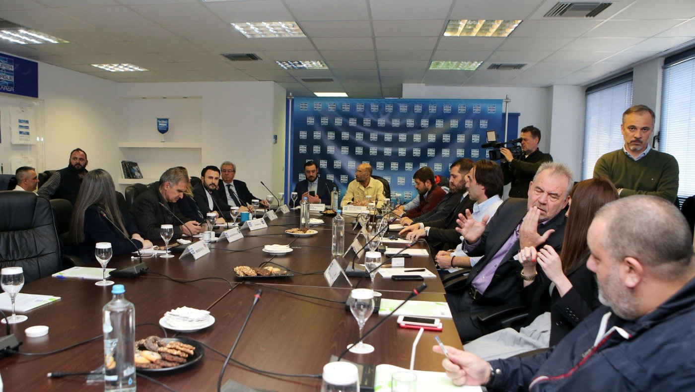 Οι έξι «κουκουρούκου» επιμένουν να θέλουν κόσμο στις κερκίδες