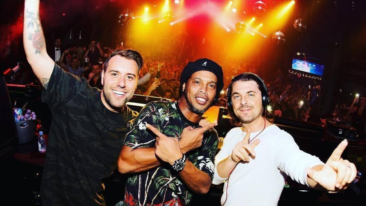 Απίστευτο: Ο Ροναλντίνιο υπέγραψε συμβόλαιο με ρήτρα 2 ξενύχτια την εβδομάδα!