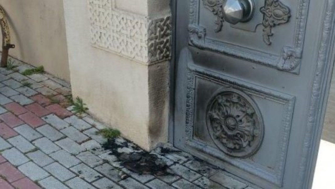 Έβαλε φωτιά σε εκκλησία Αρμενίων, επειδή τους θεωρεί υπεύθυνους για τον κορωνοϊό