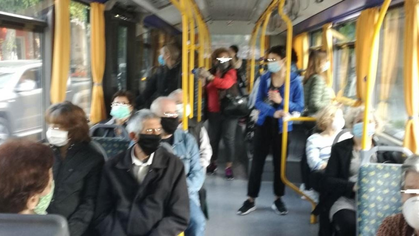 Κορωνοϊός: Καταγγελία για συνωστισμό σε αστικό της Λάρισας