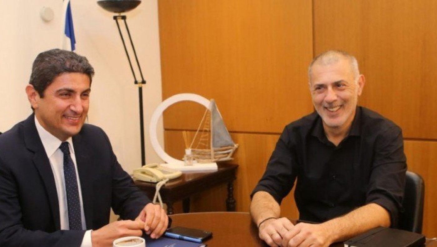 Οι αφίσες της ντροπής και η σιωπή των αμνών