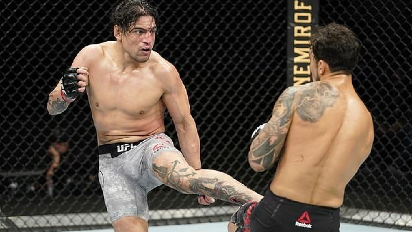 Σοκαριστικός τραυματισμός μαχητή του UFC, έπαιζε τραυματίας για 15 λεπτά!