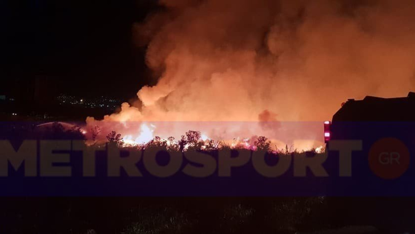 Μεγάλη φωτιά πάνω από τον Περιφερειακό του Ευόσμου